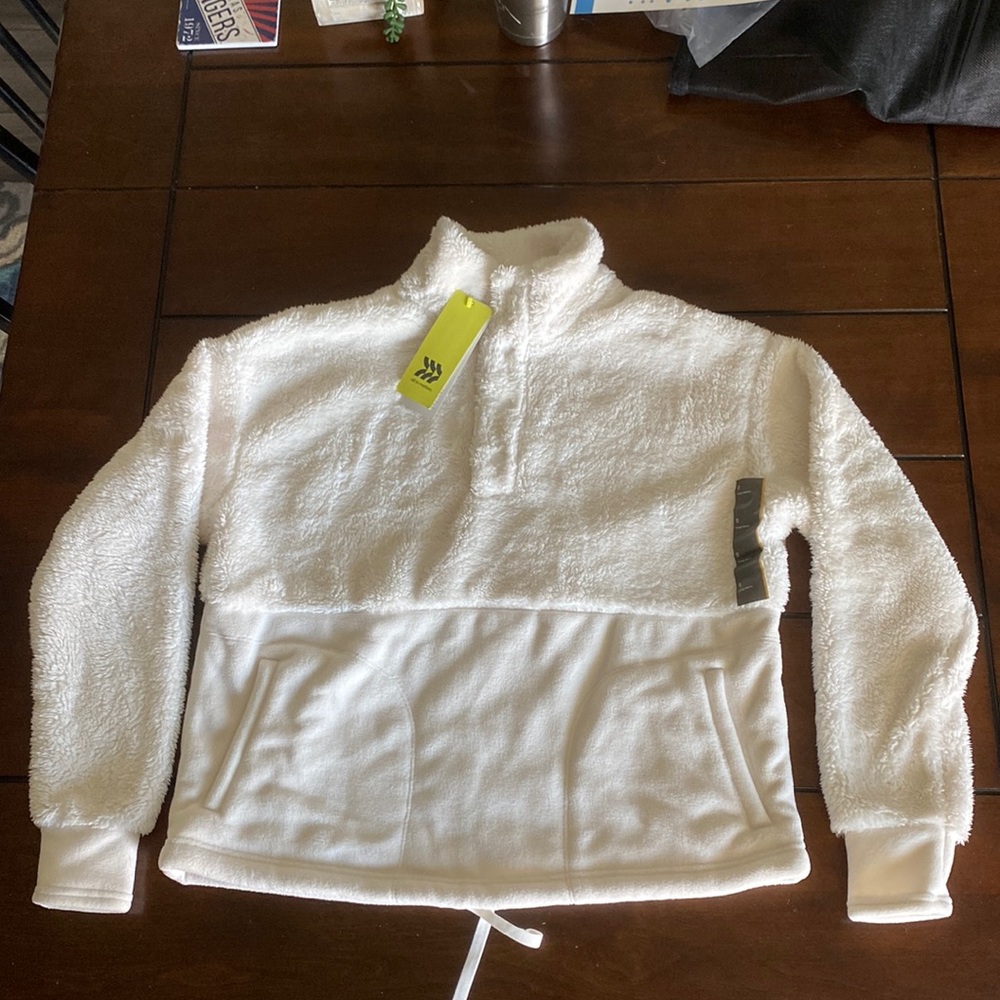 *NWT super soft fleece pullover